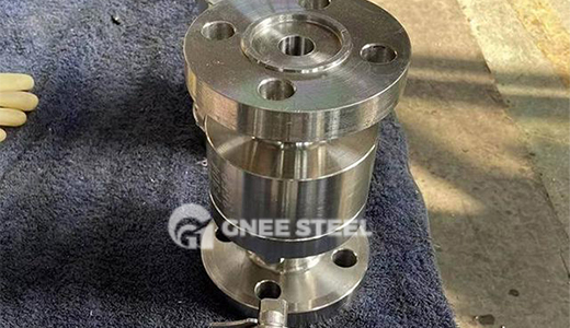 What is the difference between a trunnion and a floating ball valve